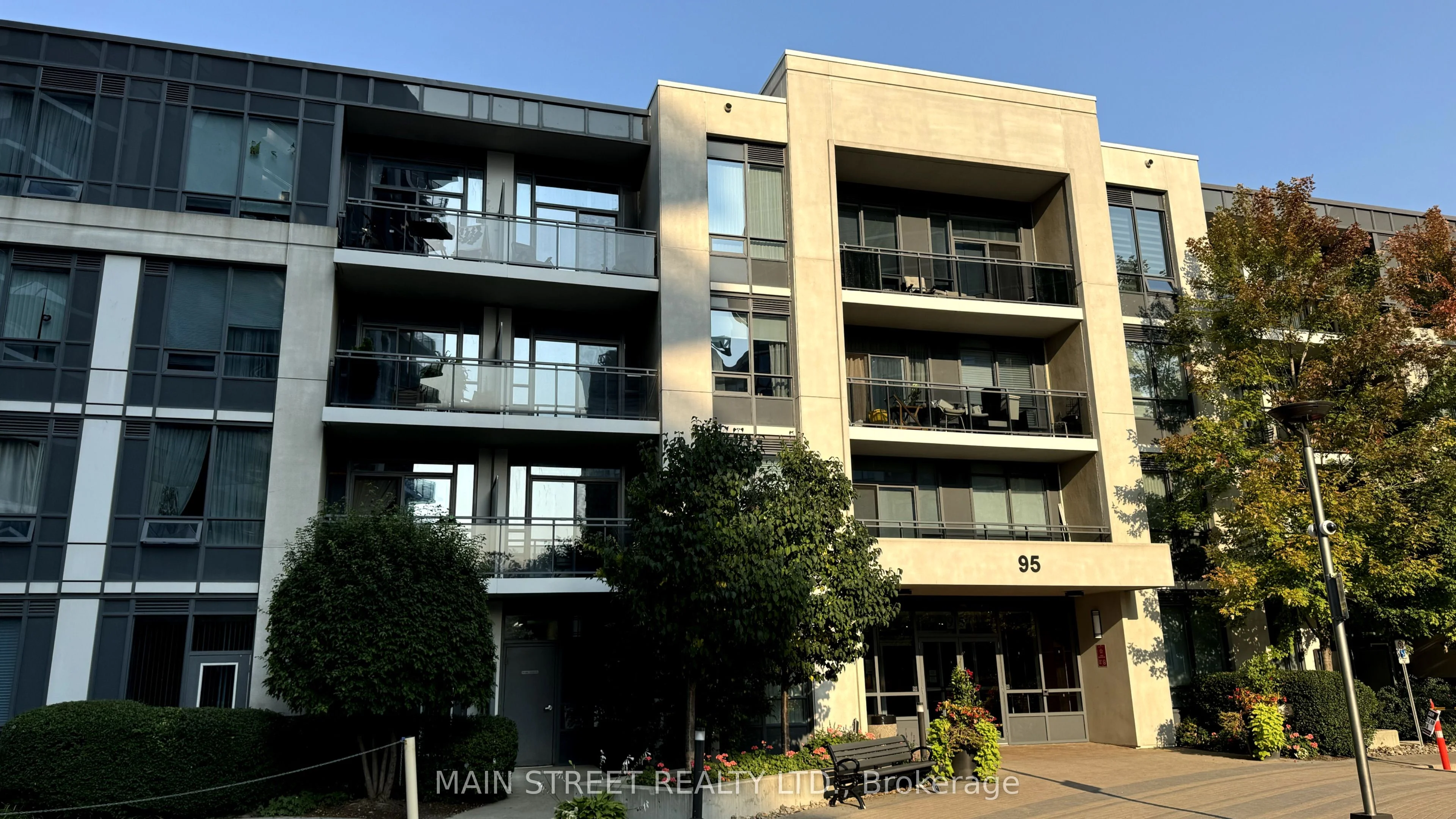 Condo Apartment in Vaughan