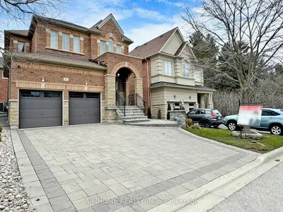 Detached in Richmond Hill
