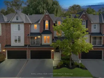 Condo Townhouse in Richmond Hill
