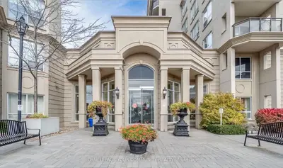 Condo Apartment in Vaughan