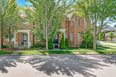 Att/Row/Townhouse in Markham