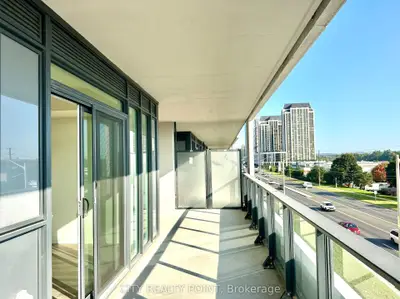 Condo Apartment in Vaughan