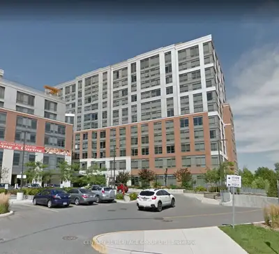 Leasehold Condo in Richmond Hill