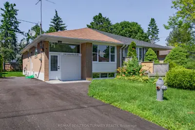 Detached in Newmarket