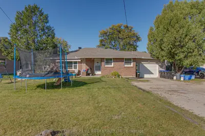Detached in Essa
