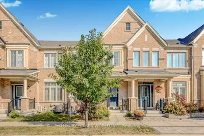 Att/Row/Townhouse in Markham