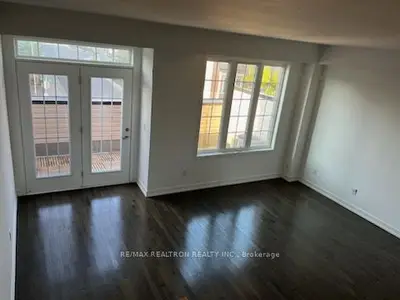 Att/Row/Townhouse in Vaughan