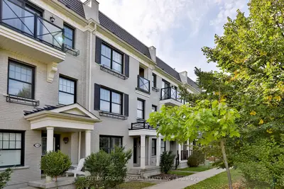 Att/Row/Townhouse in Whitchurch-Stouffville