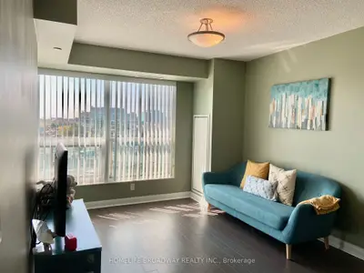 Condo Apartment in Richmond Hill