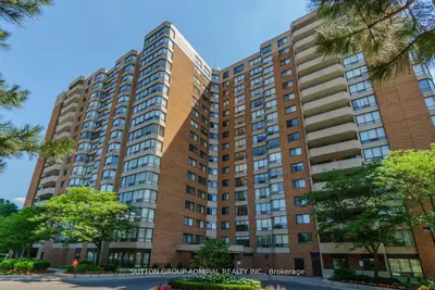 Condo Apartment in Vaughan