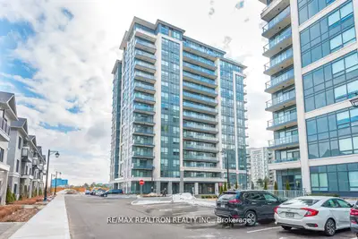 Condo Apartment in Richmond Hill