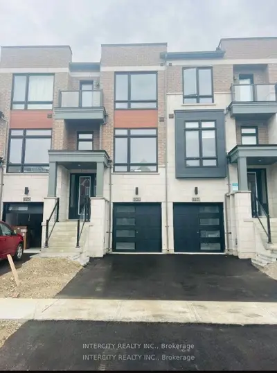 Att/Row/Townhouse in Vaughan
