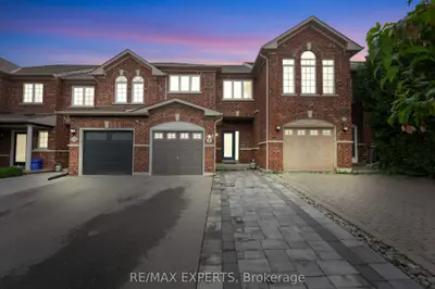Att/Row/Townhouse in Vaughan