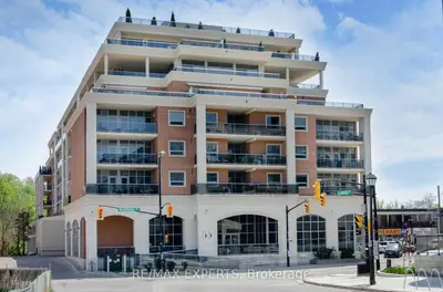 Condo Apartment in Vaughan