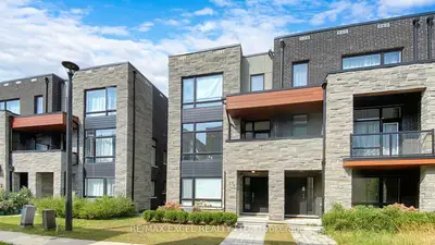 Att/Row/Townhouse in Vaughan