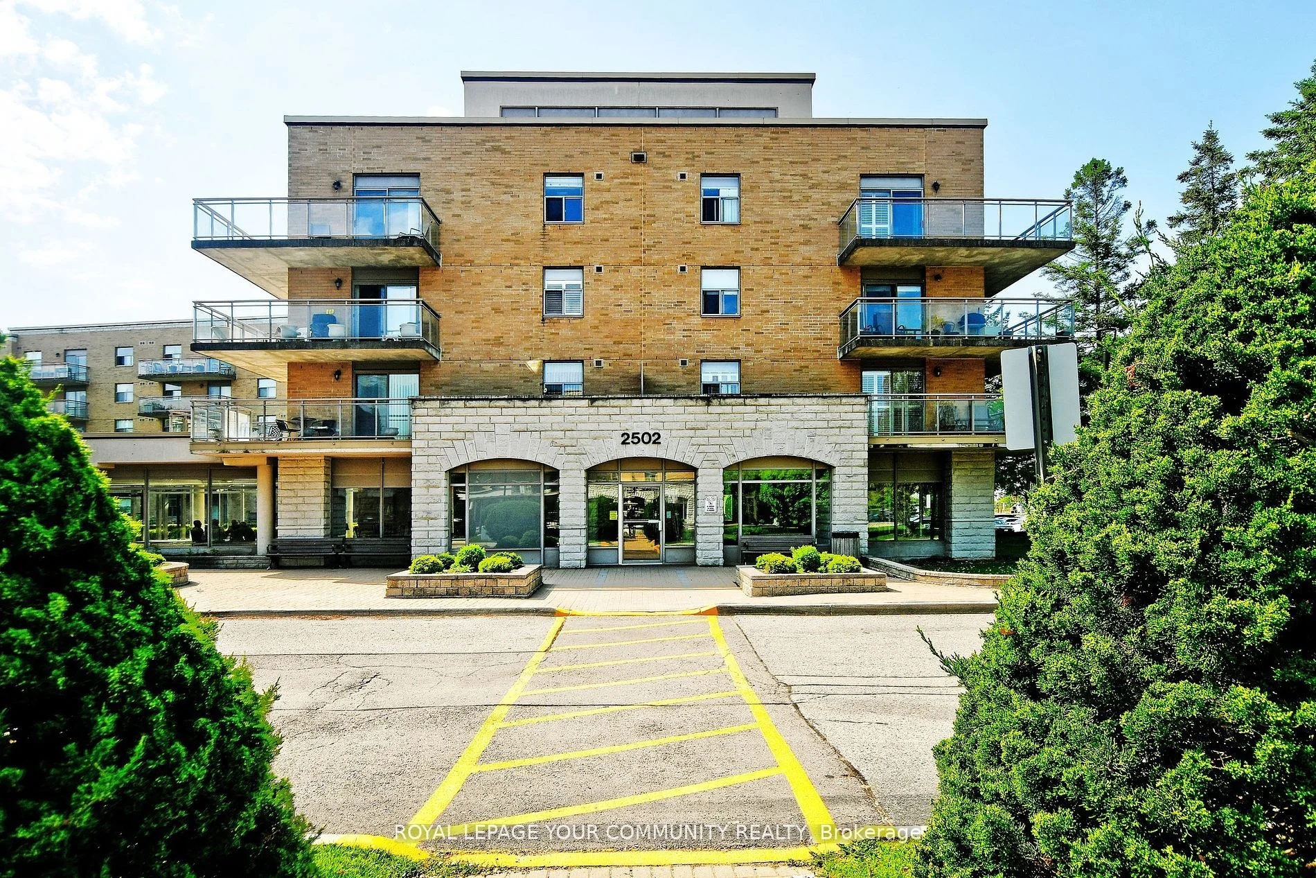 Condo Apartment in Vaughan