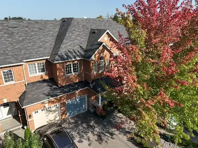 Att/Row/Townhouse in Bradford West Gwillimbury
