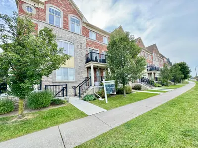 Condo Townhouse in Markham