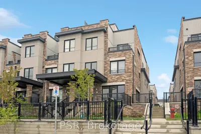 Att/Row/Townhouse in Bradford West Gwillimbury