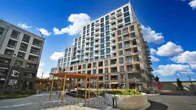 Common Element Condo in Vaughan
