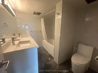 Common Element Condo in Markham