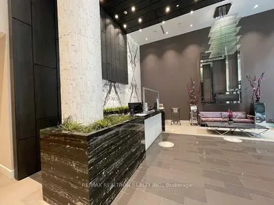 Condo Apartment in Richmond Hill