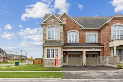 Att/Row/Townhouse in Richmond Hill