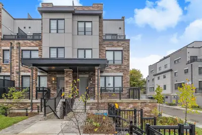 Condo Townhouse in Bradford West Gwillimbury