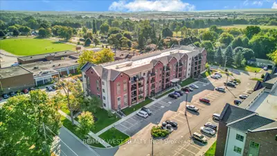 Condo Apartment in New Tecumseth
