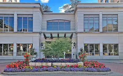 Common Element Condo in Markham