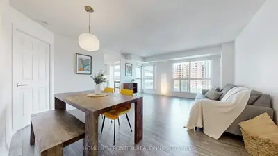 Condo Apartment in Richmond Hill