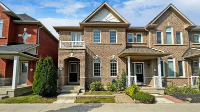 Att/Row/Townhouse in Markham