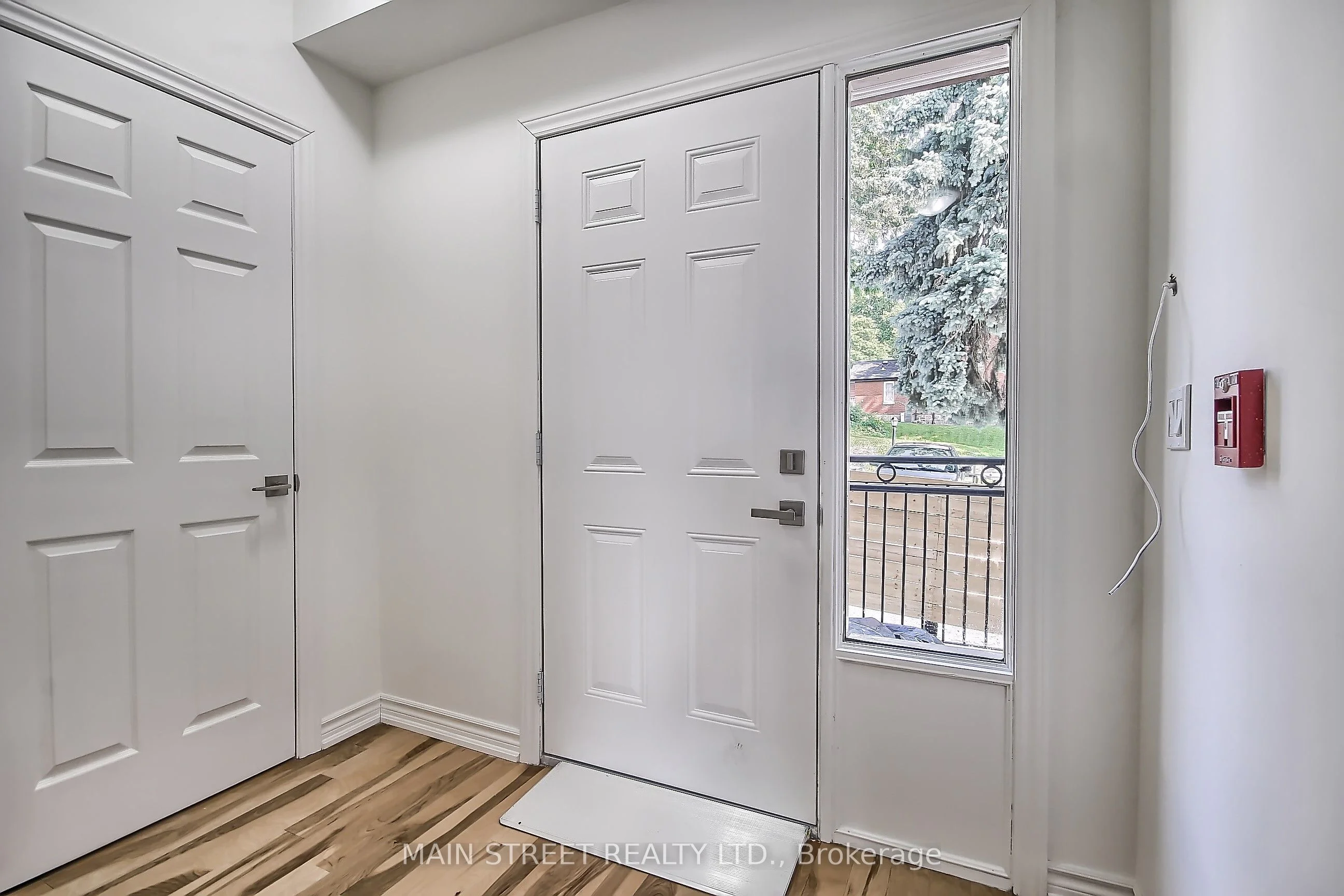 128 Barrie Street 101, Bradford West Gwillimbury, ON L3Z 1L1