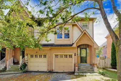 Att/Row/Townhouse in Aurora