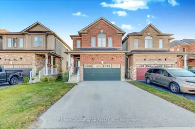 Detached in Essa