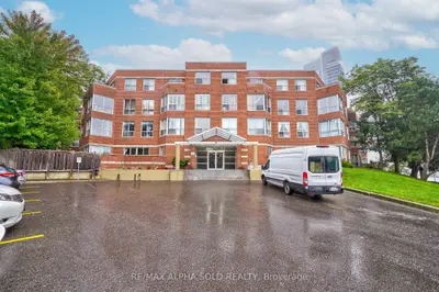 Condo Apartment in Richmond Hill