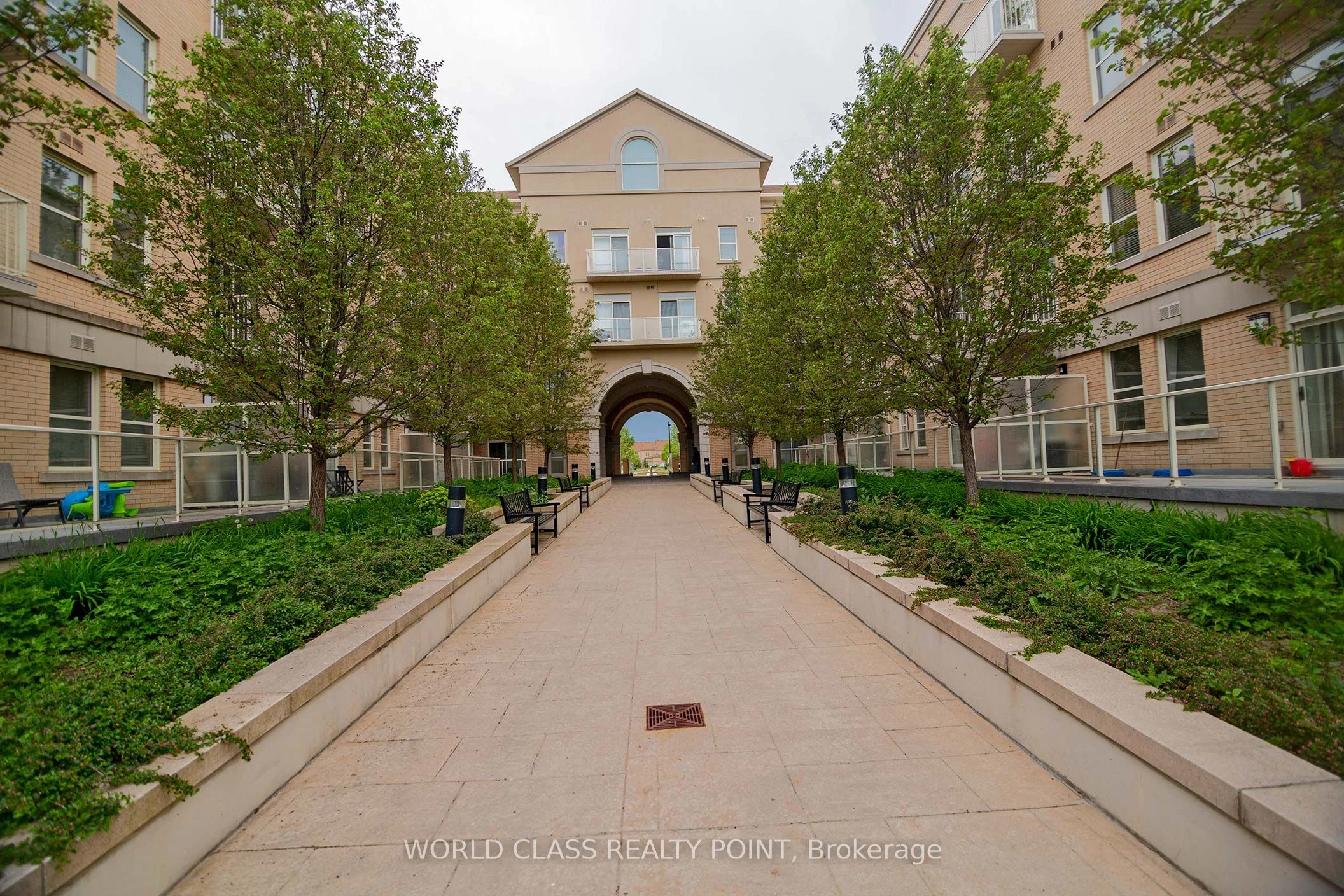 Common Element Condo in Markham