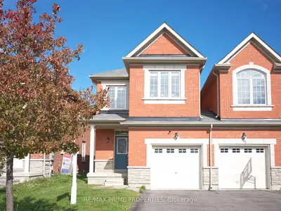 Att/Row/Townhouse in Richmond Hill