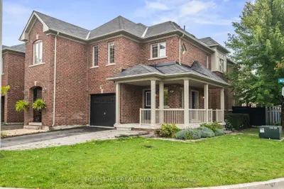 Att/Row/Townhouse in Vaughan