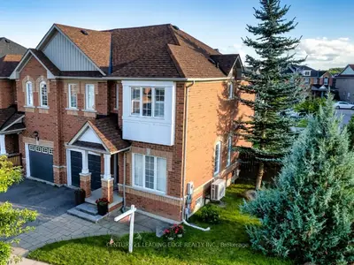 Semi-Detached in Richmond Hill