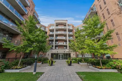 Condo Apartment in Vaughan