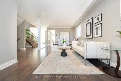 Detached in Richmond Hill