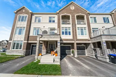 Att/Row/Townhouse in Bradford West Gwillimbury