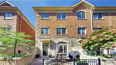 Condo Townhouse in Vaughan