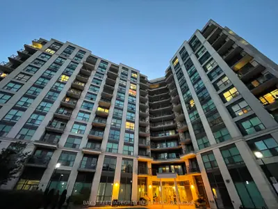 Condo Apartment in Richmond Hill
