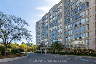 Condo Apartment in Richmond Hill