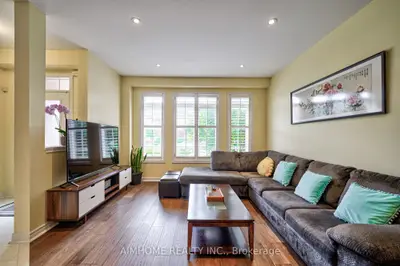 Att/Row/Townhouse in Markham