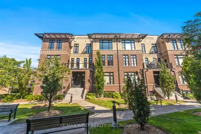 Condo Townhouse in Vaughan