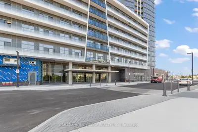 Condo Apartment in Vaughan