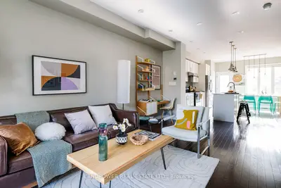Att/Row/Townhouse in Markham